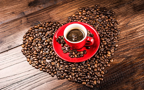 Grãos de café, grãos, em forma de coração, copo vermelho, prato redondo de cerâmica vermelha, copo;lote de grãos de café, café, feijões, grãos, coração, vermelho, copa, HD papel de parede HD wallpaper