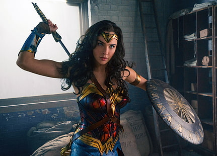 DC Wonder Woman, Gal Gadot jako Wonder Woman ze sceny filmowej Justice League, Wonder Woman, aktorka, DC Comics, brunetka, niebieskie oczy, Gal Gadot, wojownik, filmy, dceu, Tapety HD HD wallpaper