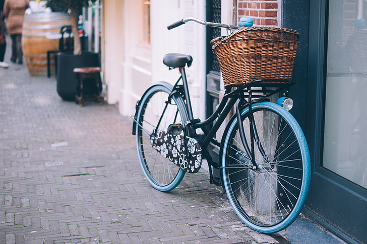 black commuter bike, bike, city, parking, basket, HD wallpaper