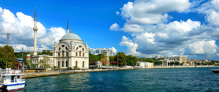 бяла бетонна джамия, пейзаж, природа, град, сграда, панорама, Истанбул, Турция, сгради, мюсюлмани, джамия Долмабахче, джамия Долмабахче, красива морска гледка към Босфора, красиво Босфорско море, HD тапет