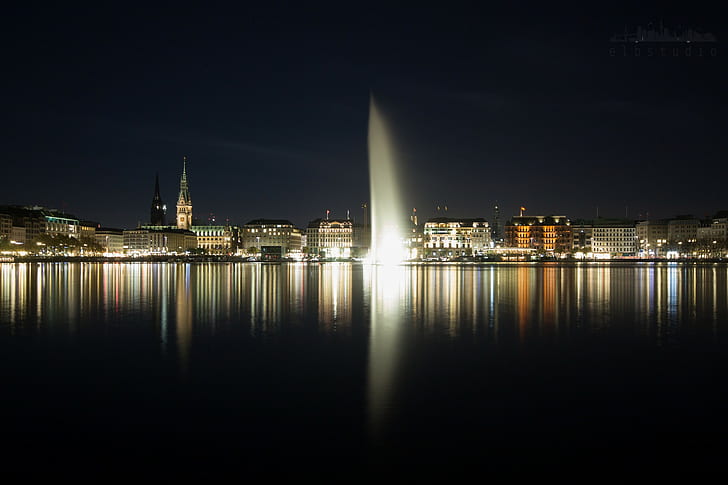 природа, пейзаж, архитектура, вода, светлини, отражение, нощ, Хамбург, Германия, градски пейзаж, град, река, фонтан, църква, стара сграда, дълго изложение, HD тапет