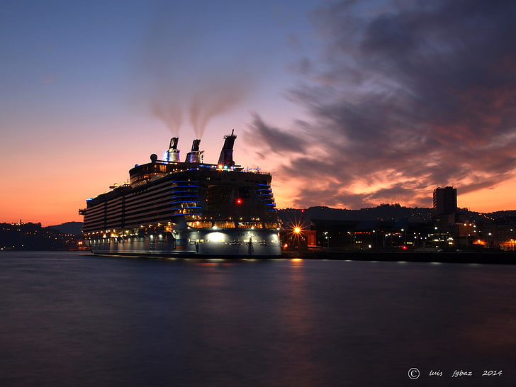 edificio de hormigón blanco y negro, puesta de sol, crucero, Oasis of the Seas, Fondo de pantalla HD