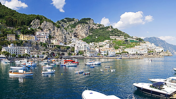 parcela motorówek w różnych kolorach, góry, miasto, fotografia, wybrzeże, dom, Włochy, łodzie, Amalfi, Tapety HD