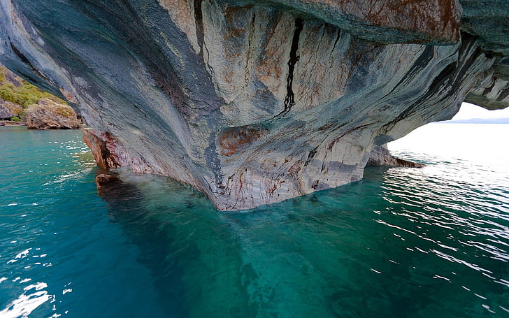 formación de roca blanca y azul, naturaleza, paisaje, lago, cueva, erosión, mármol, catedral, chile, turquesa, agua, Fondo de pantalla HD