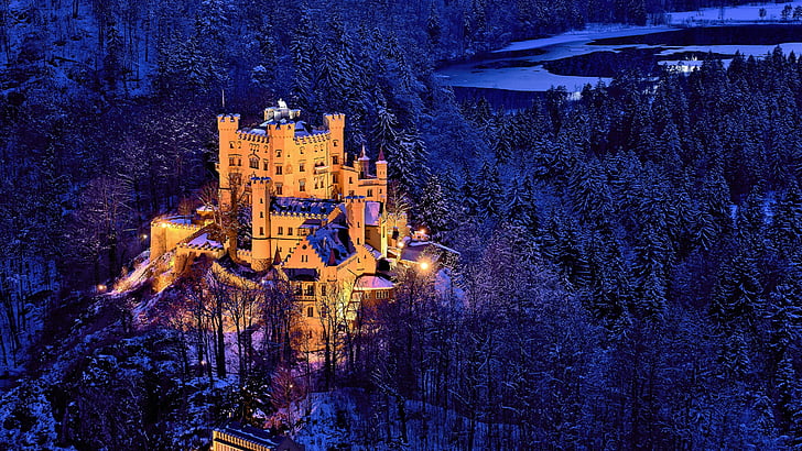 замок, замок Хоэншвангау, ориентир, зима, небо, ночь, снег, Швангау, лес, Европа, Германия, туристическая достопримечательность, вечер, Бавария, Альпы, HD обои