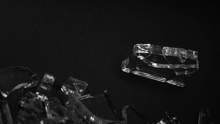 Cristal roto, fragmento de cristal tallado, escala de grises, grietas, cristal roto, fragmentos, 3d y abstracto, Fondo de pantalla HD