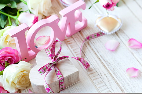 pink Love freestanding decor, love, romance, heart, roses, rose, pink, romantic, Valentine's Day, HD wallpaper HD wallpaper