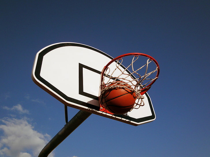 красно-белое баскетбольное кольцо, небо, шарик, кольцо, баскетбол, щит, HD обои
