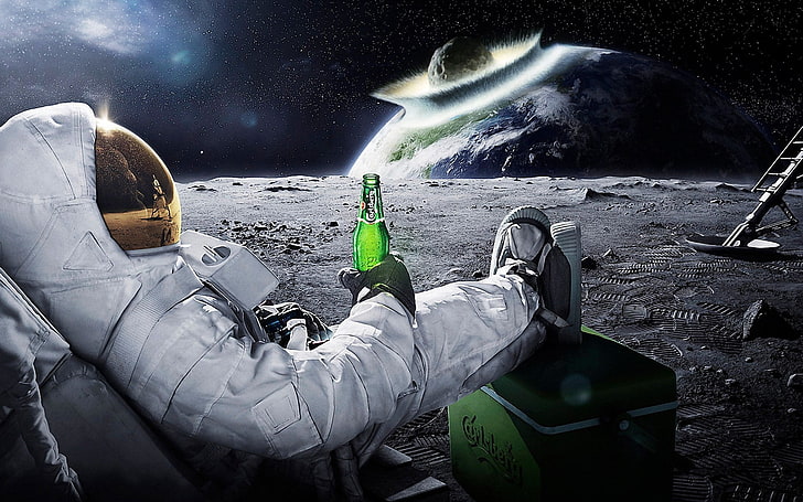 Astronauta bebiendo cerveza en la luna mientras mira la tierra destruir  fondos de pantalla, Fondo de pantalla HD | Wallpaperbetter