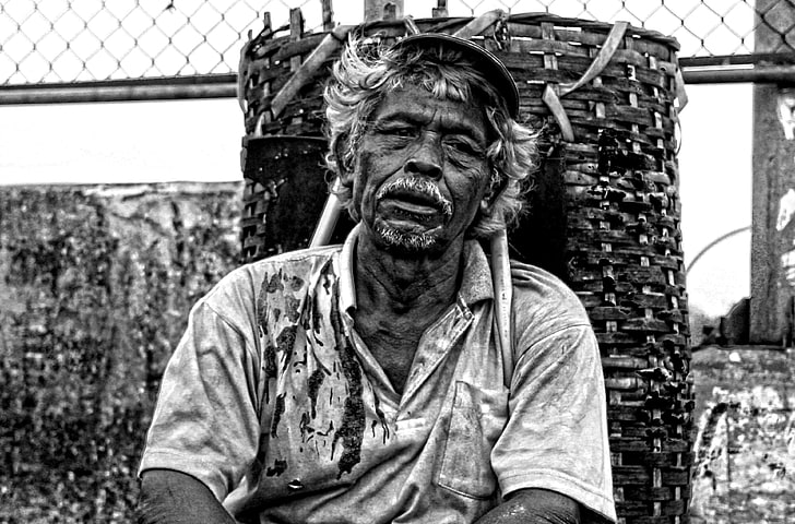 black and white, hard work, human, labor, labour, man, manual work, monochrome, old, person, poor, worker, working, HD wallpaper