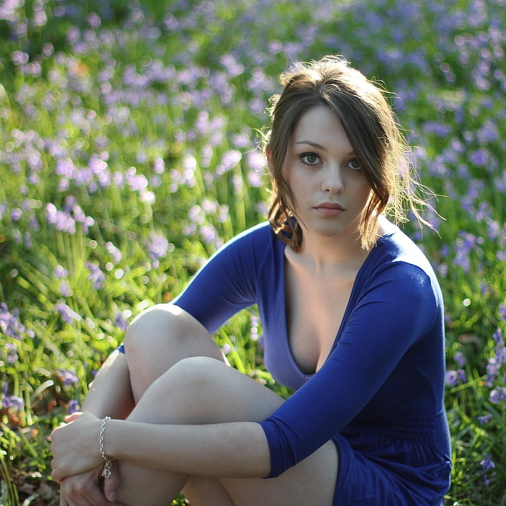 women's blue long-sleeved dress, Imogen Dyer, face, green eyes, sitting, legs, women, eyes, HD wallpaper