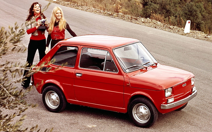 coupe merah, wanita, pirang, mobil, model tahun 1980-an, mobil merah, wanita di luar rumah, FIAT, berambut cokelat, rambut panjang, model, kamera, tersenyum, komersial, jalan, Fiat 126p, Polandia, mobil klasik, Polandia, wanita dengan mobil, Wallpaper HD