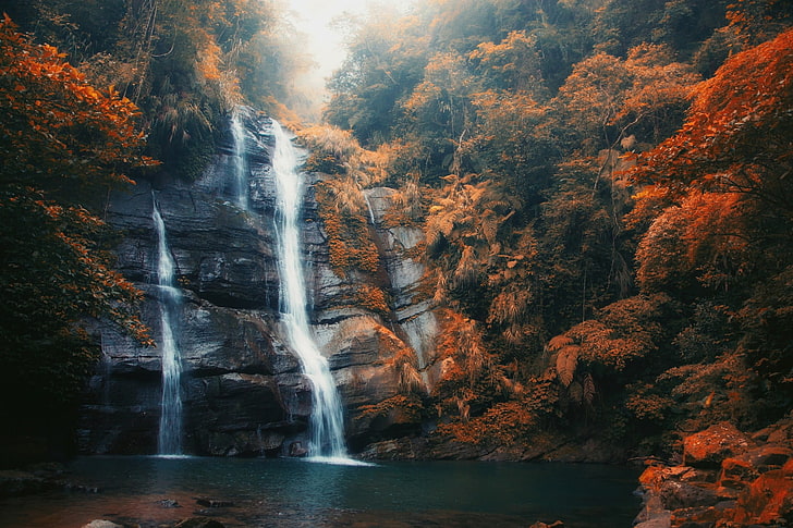 tauchen Sie Wasserfälle, Foto von Wasserfällen tagsüber, Natur, Landschaft, Wasserfall, Nebel, Fall, Wald, Tageslicht, Orange, Blätter, Teich, HD-Hintergrundbild