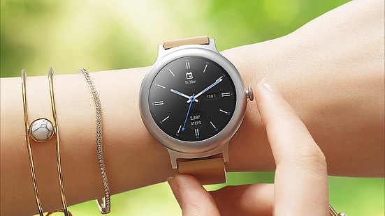 кръгъл сребърен, черен аналогов часовник за лице с кафява каишка, LG Watch Style, MWC 2017, най-добрите интелигентни часовници, интелигентни часовници за жени, HD тапет HD wallpaper