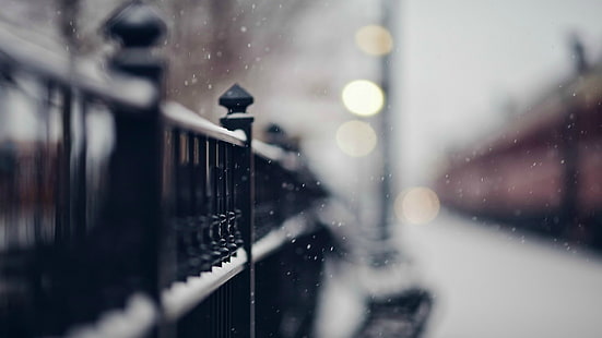 selektiv fokusfotografering av svart staket, svart stålräcke, staket, skärpedjup, bokeh, snö, HD tapet HD wallpaper