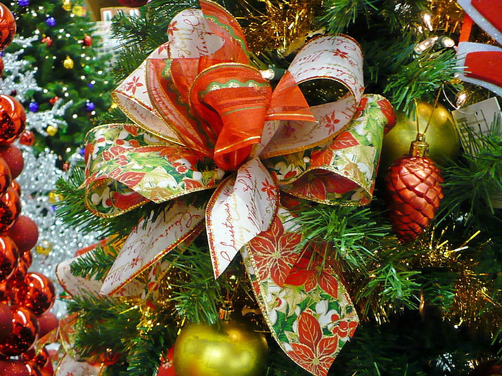 adornos navideños dorados, navidad, año nuevo, agujas de árbol, juguetes, arco, Fondo de pantalla HD