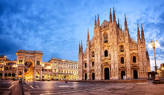 كاتدرائية خرسانية بنية اللون ، أضواء ، المساء ، المنطقة ، إيطاليا ، الكاتدرائية ، الهندسة المعمارية ، كاتدرائية ميلانو، خلفية HD HD wallpaper