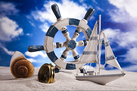 leme de navios azul e branco, areia, o céu, nuvens, concha, a roda, barco, bússola, HD papel de parede HD wallpaper