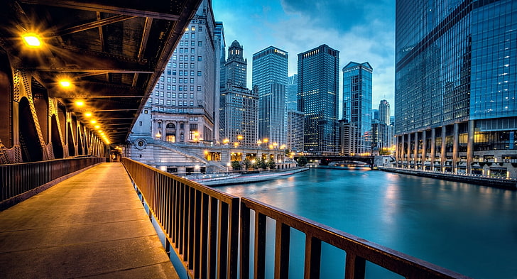 brown fence, chicago, llinois, illinois, usa, united states, city, evening, river, houses, buildings, skyscrapers, road, lighting, lights, bridge, HD wallpaper