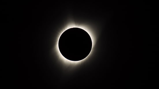 التصوير الفوتوغرافي ، أحادي اللون ، الشمس ، أشعة الشمس ، القمر ، كسوف الشمس ، بساطتها ، خلفية سوداء ، دائرة، خلفية HD HD wallpaper