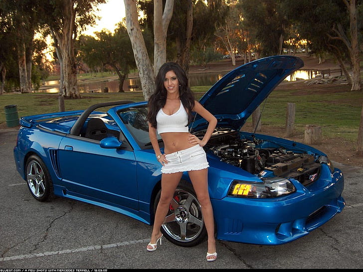mobil biru ford mustang perempuan dengan mobil 1024x768 Mobil Ford HD Art, Biru, mobil, Wallpaper HD