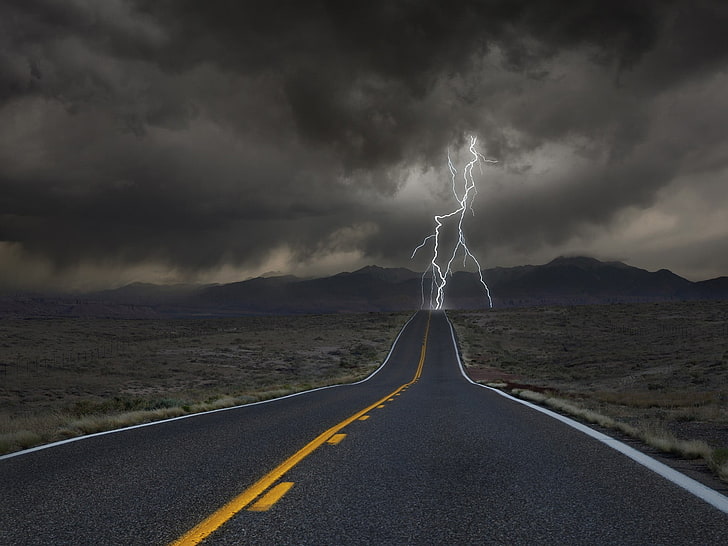strada asfaltata grigia, strada, tempesta, fulmine, deserto, Sfondo HD