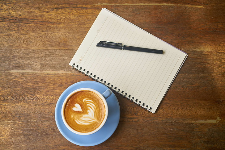 braun, koffein, nahaufnahme, kaffee, kaffeetasse, tasse, schreibtisch, notizbuch, papier, stift, holz, hölzern, HD-Hintergrundbild
