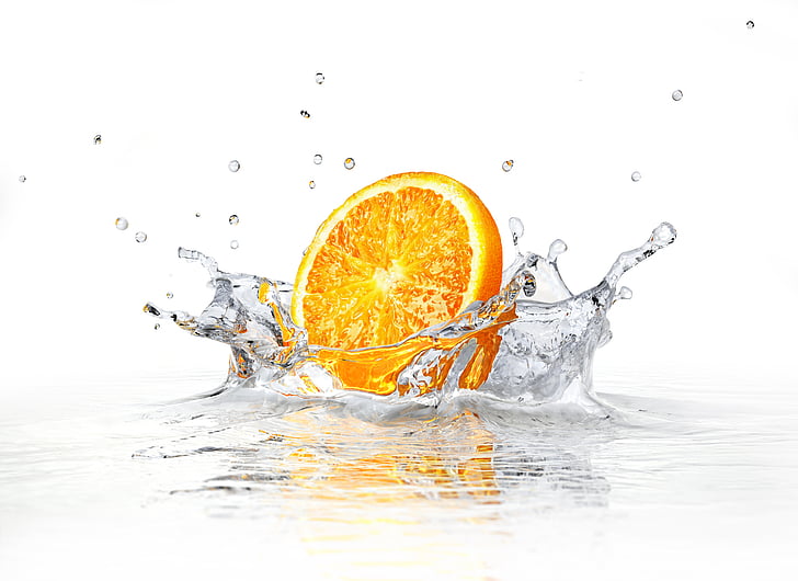 水にオレンジフルーツをスライス、オレンジフルーツ、スプラッシュ、5 K、 HDデスクトップの壁紙