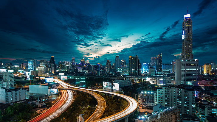 Городские здания Небоскребы, освещающие ночь Дорога Мост Дорожное небо Облака Hd 3840 × 2160 Обои, HD обои