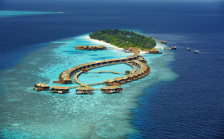wyspa z domami w ciągu dnia, kurort, plaża, wyspa, morze, przyroda, krajobraz, atole, tropikalny, lato, Tapety HD