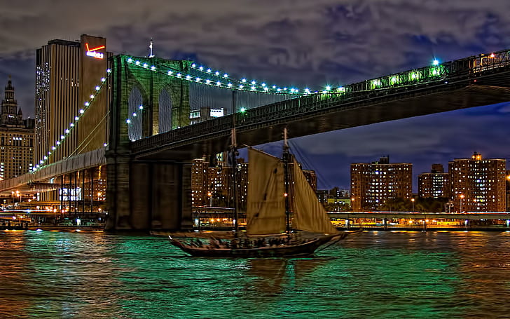 ブルックリン橋イーストリバー、白と黒のヨット、橋、川、ブルックリン、ニューヨーク、 HDデスクトップの壁紙