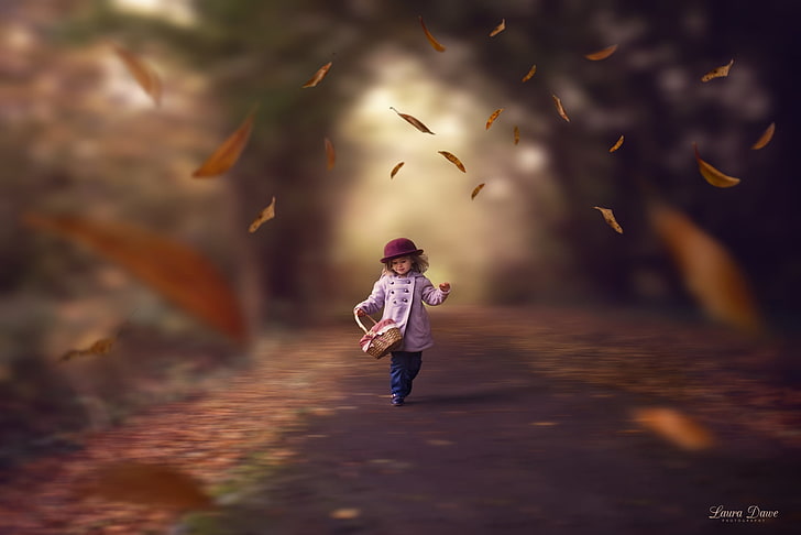dziewczęca fioletowa dwurzędowa kurtka, dzieci, liście, głębia ostrości, jesień, Tapety HD
