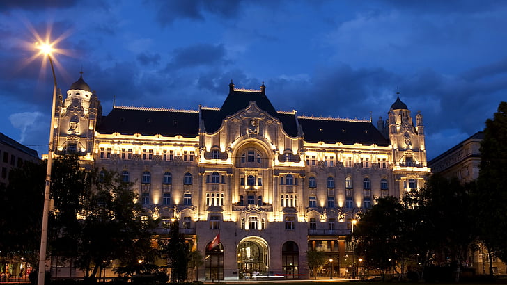 universidad pintada de blanco y negro bajo un cielo azul, Four Seasons Hotel Gresham Palace, Budapest, Mejores hoteles de 2017, turismo, viajes, vacaciones, resort, Fondo de pantalla HD
