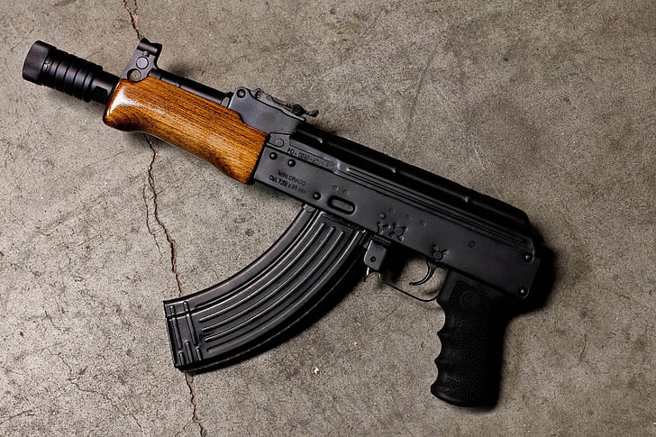 بندقية هجومية سوداء وبنية ، أسلحة ، خلفية ، آلة ، كلاشينكوف ، AKS74U ، اقتصاصها، خلفية HD