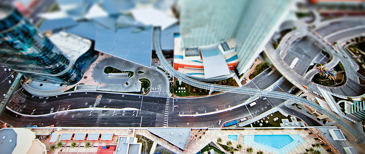 tilt-shift photography of city road intersections, aerial photo of city, tilt shift, city, road, aerial view, rooftops, HD wallpaper HD wallpaper