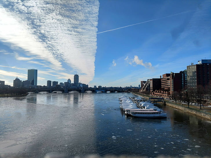 arkitektur, byggnad, stadsbild, skyskrapa, Boston, USA, moln, vinter, is, fartyg, flod, bro, båt, frusen flod, träd, HD tapet