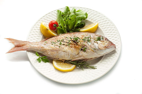 ikan yang dimasak dengan sayuran, ikan, hidangan, bumbu, lemon, latar belakang putih, Wallpaper HD HD wallpaper