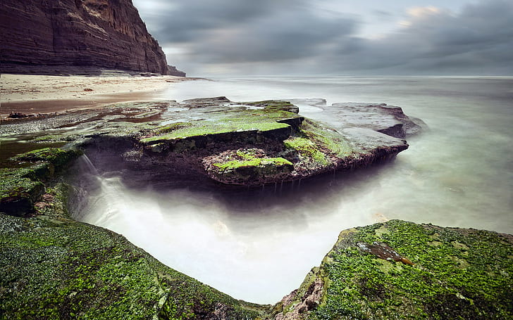 ロックストーンモスオーシャンビーチタイムラプスHD、緑と灰色の高原、自然、海、ビーチ、岩、タイムラプス、石、苔、 HDデスクトップの壁紙