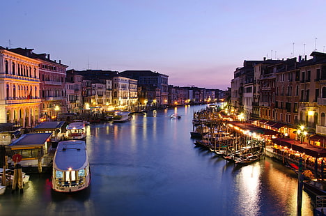 Włochy, miasto Venezia, światła, oświetlenie, łódka, gondola, morze, budynki, domy, zmierzch, wieczór, miasto, Canal Grande, Włochy, Wenecja, Canal Grande, Venezia, Tapety HD HD wallpaper