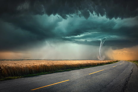 地球、竜巻、雲、フィールド、道路、嵐、 HDデスクトップの壁紙 HD wallpaper
