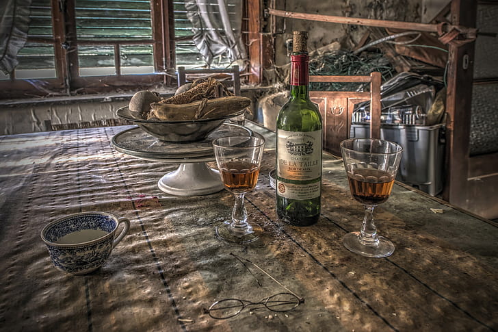 natura morta, alcool, bottiglie, bicchiere, tavola, Sfondo HD