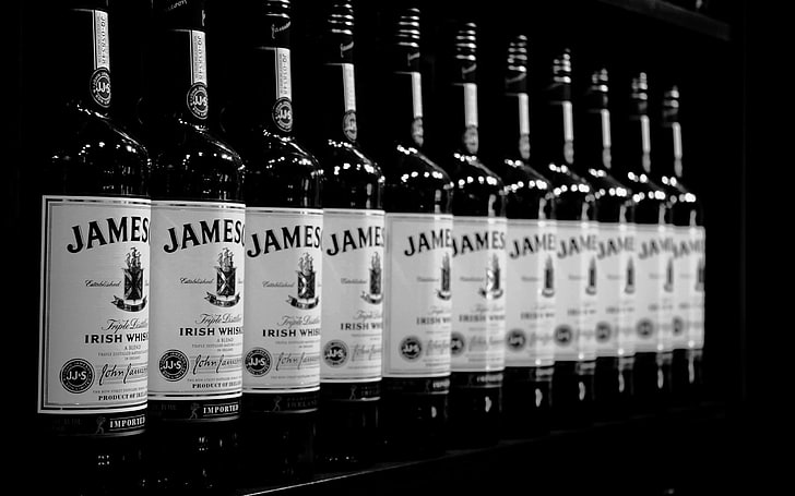 Wiele butelek likieru James, fotografia, butelki, alkohol, Jameson, whisky, Tapety HD