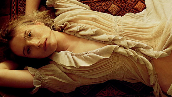 mujer, modelo, acostada boca arriba, camisa abierta, rubia, cabello en la cara, brazos arriba, Fondo de pantalla HD HD wallpaper