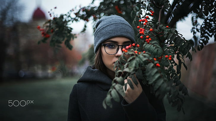 mantel hitam, Elena Borisova, pohon, wanita, kedalaman bidang, sweter, kacamata, 500px, Fotoshi Toshi, wanita dengan kacamata, potret, Wallpaper HD