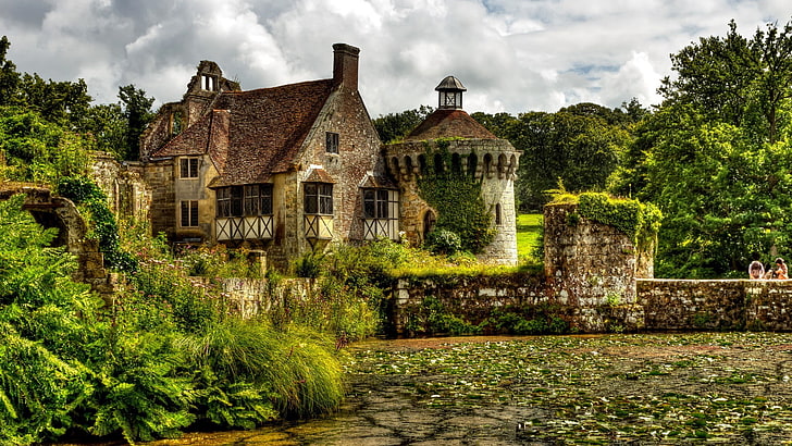 Scotney Castle, nature, forest, HDR, England, plants, old building, trees, couple, clouds, architecture, UK, lake, bricks, HD wallpaper