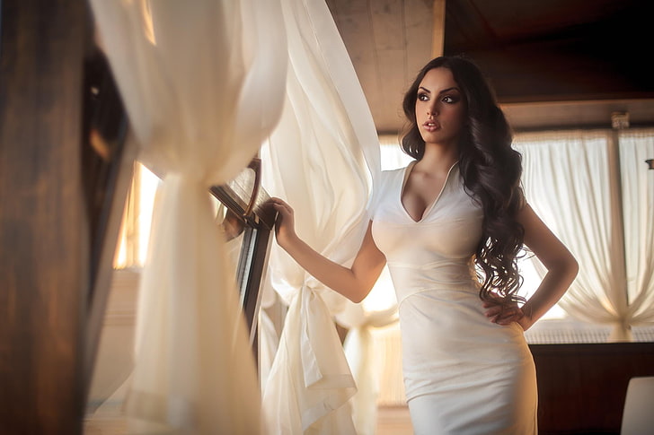 robe blanche à col en v pour femmes, femmes, robe, robe blanche, sinueuse, modèle, Fond d'écran HD