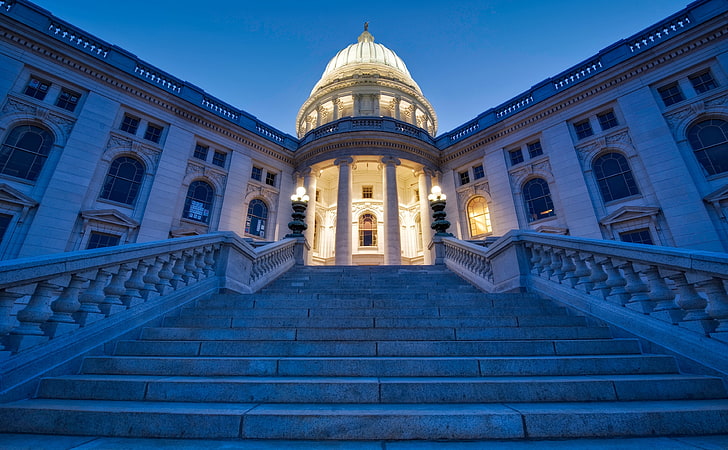 Wisconsin State Capitol HD Wallpaper ، سلم خرساني أبيض ، هندسة معمارية ، بناء ، ماديسون ، مبنى الكابيتول بولاية ويسكونسن ، ويسكونسن، خلفية HD