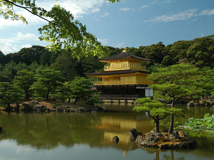 жълто рисувана пагода, пейзаж, природа, езеро, дървета, Япония, пагода, HD тапет