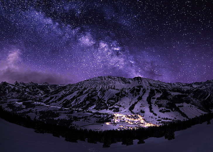 montanha coberta de neve preto e branco, estrelas, noite, paisagem, noite estrelada, montanhas, neve, longa exposição, cidade, galáxia, natureza, HD papel de parede