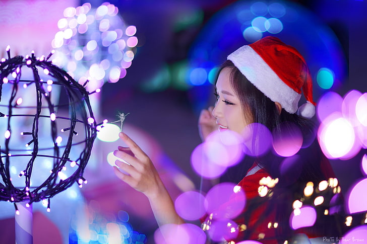 Asian, women, Santa hats, brunette, black hair, looking away, smiling, Christmas, lights, HD wallpaper